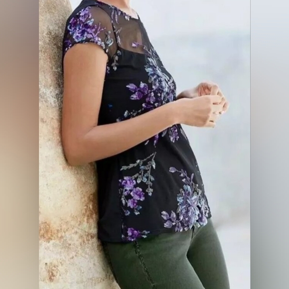 EUC Romantic Sequin Flower Tee from White House Black Market Size M - Picture 6 of 10